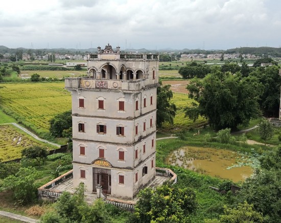 田園風景にそびえ立つ洋風楼閣の美、世界文化遺産・開平日帰りツアー ＜終日/高速鉄道/昼食付き/日本語ガイド＞