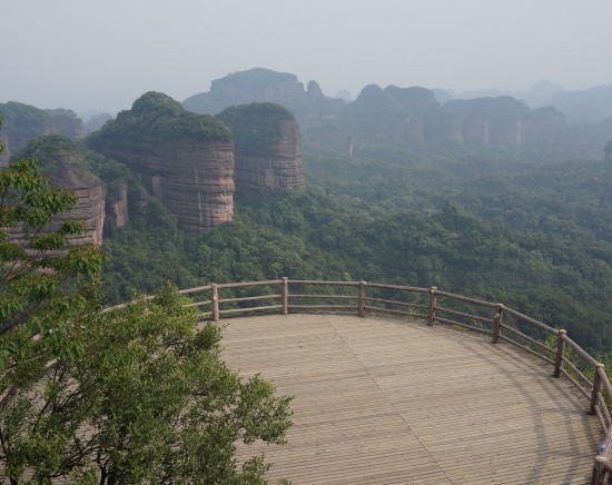 世界に誇る丹霞地形のオリジナル、世界自然遺産・丹霞山日帰りツアー＜終日/高速鉄道/昼食付き/日本語ガイド＞