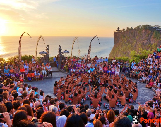 【バリ島】ウルワツ寺院の絶景サンセットとケチャックダンス観賞＆選べる夕食(シーフードBBQ・ロブスター)