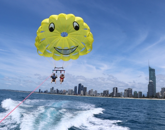 人気のマリンアクティビティ・パラセイリング  By GC Jet Boat and Parasail