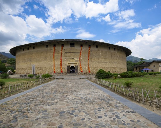 フォトジェニックな巨大集合住宅、世界文化遺産・福建土楼日帰りツアー ＜午後/現地発着/軽食付き/日本語ガイド＞